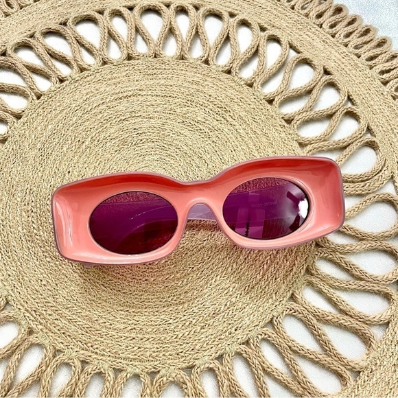 NWT Urban Outfitters Purple/Pink Retro Rectangular Sunglasses - Picture 2 of 5